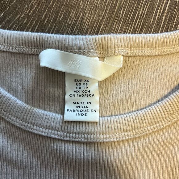 Cute H&M top - Picture 4 of 5